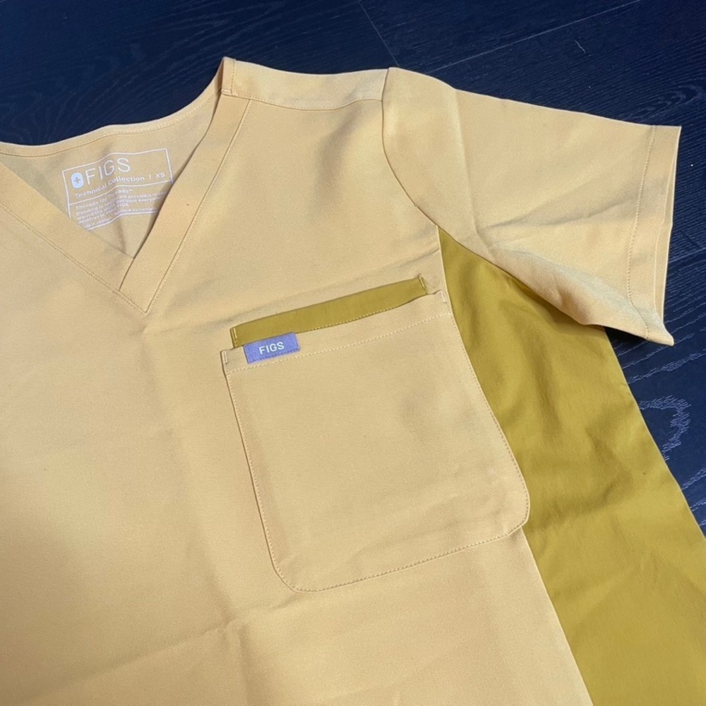 FIGS Catarina Light Gold Yellow V-Neck Scrub Top XS Limited Edition RN CNA VET - Picture 4 of 5